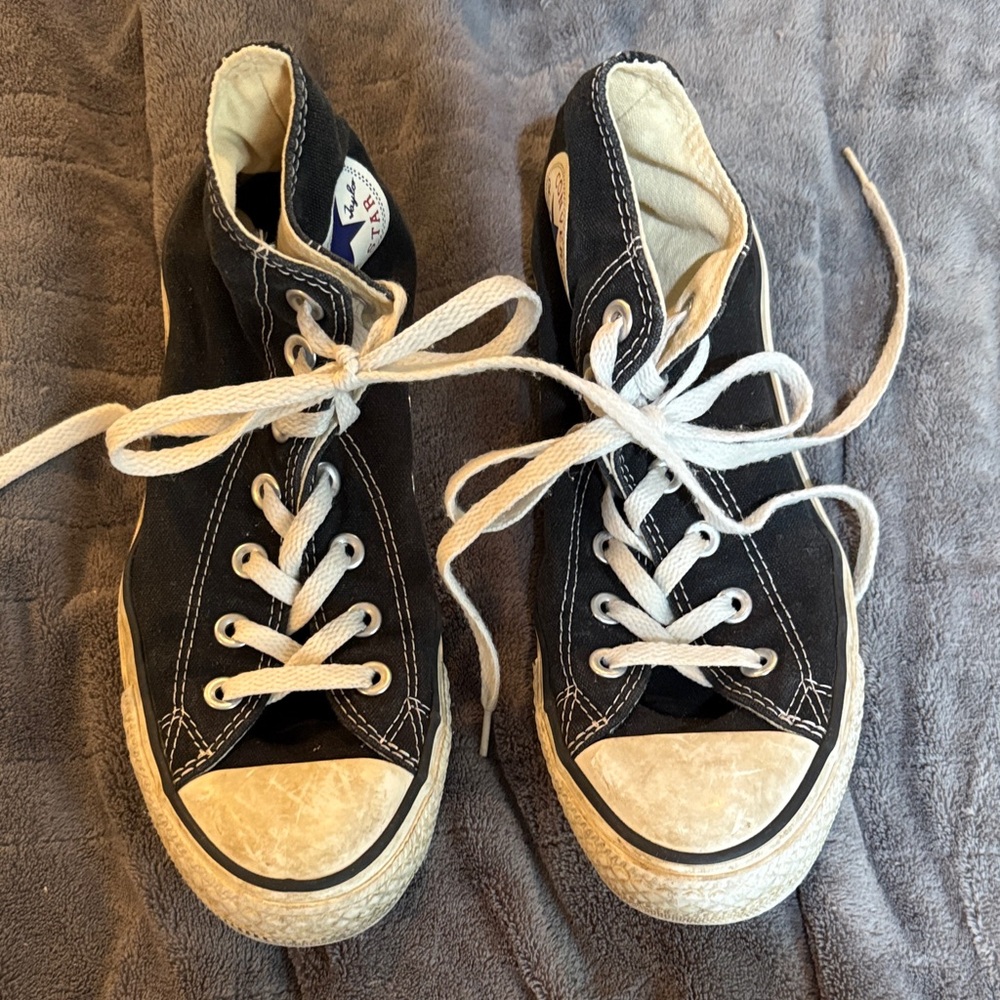 Men’s size 6 or Ladies size 8, Chuck Taylor Black High-Top Converse  Sneakers